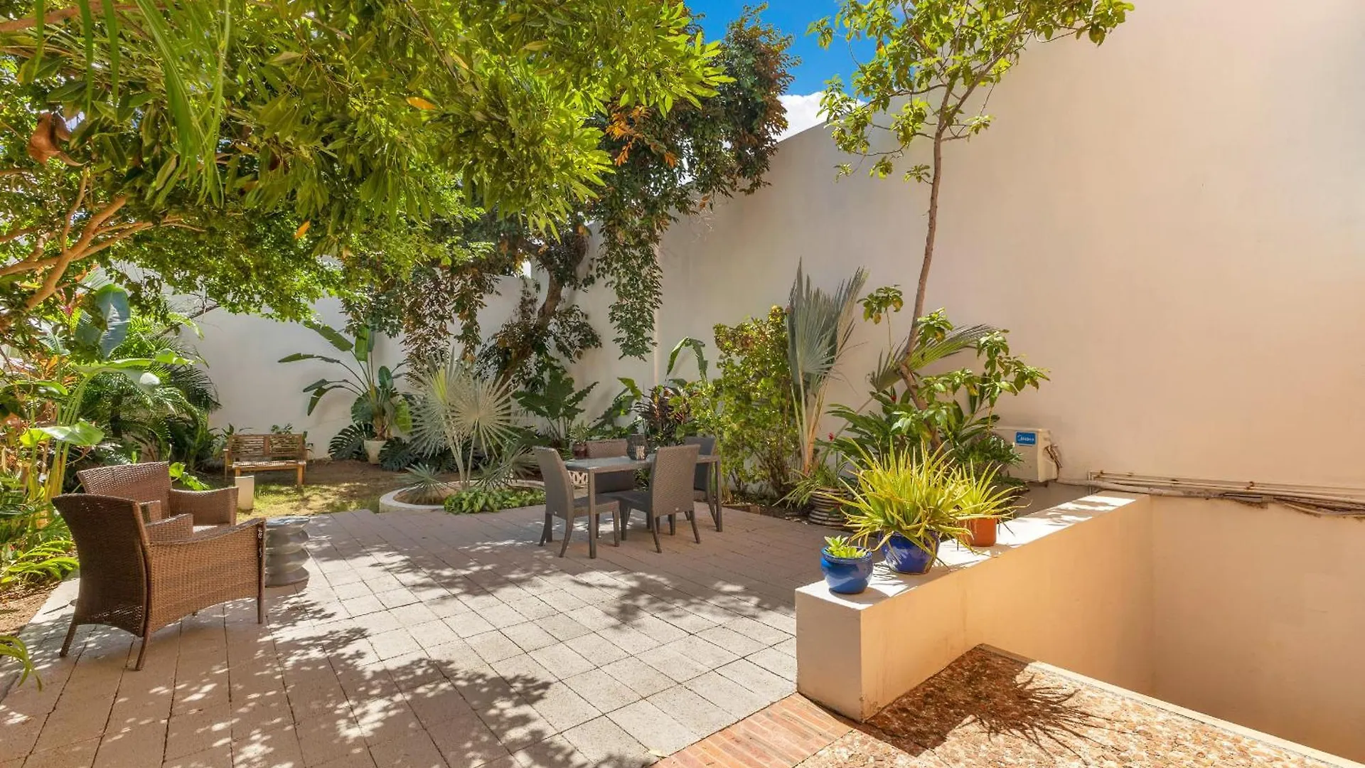 Whole Home With Lush Patio In Heart Of Old San Juan Holiday home