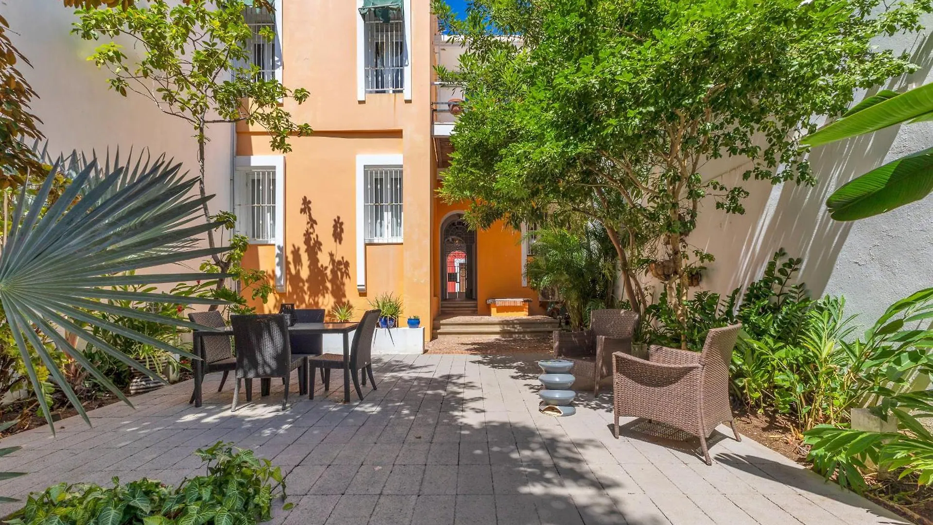 Whole Home With Lush Patio In Heart Of Old San Juan Holiday home